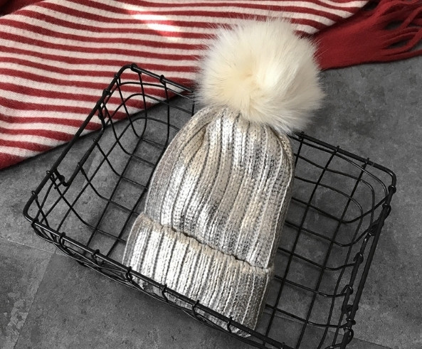 Χειμερινό καπέλο γυναικών με μαλακό επάνω επάνω