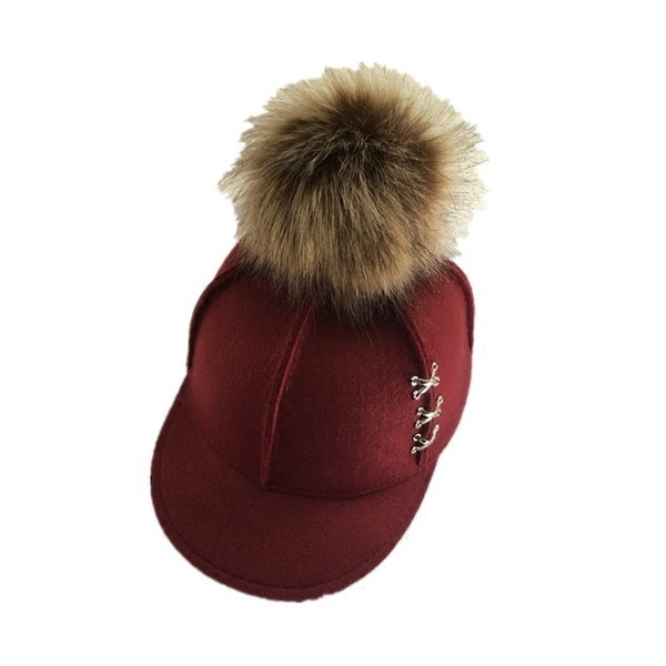 Κομψή καπέλο unisex φθινόπωρο-χειμώνα με κουκούλα και κάτω και πέντε χρωματιστές ζεύξεις