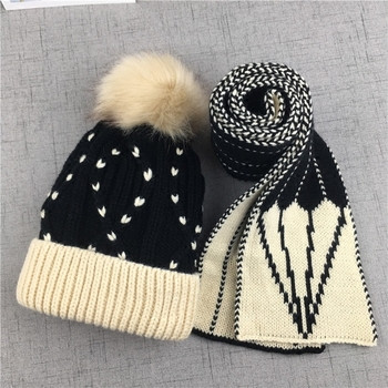 Дебел зимен унисекс комплект от две части-шапка с пухче и шал в пет цвята