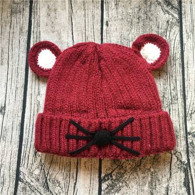 Дебела унисекс зимна шапка с ушички и декорация в шест цвята