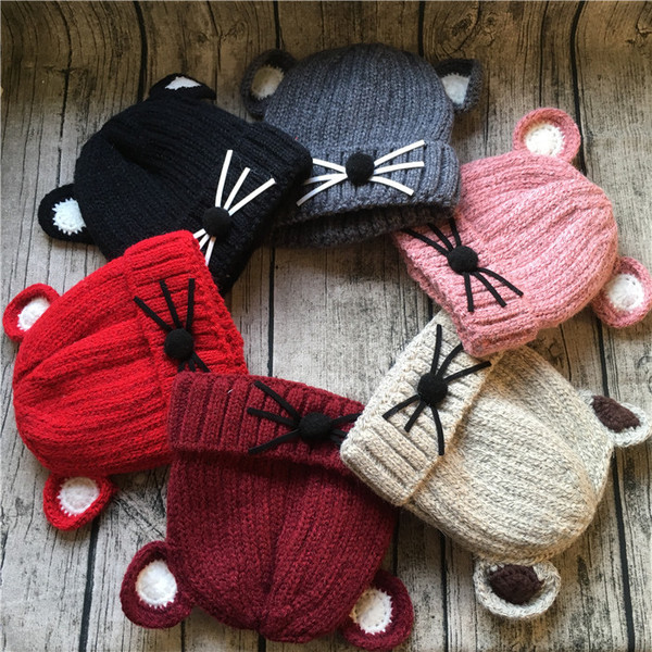 Дебела унисекс зимна шапка с ушички и декорация в шест цвята