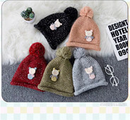 Есенно-зимна унисекс шапка с 3D декорация в пет цвята