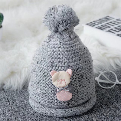 Есенно-зимна унисекс шапка с 3D декорация в пет цвята