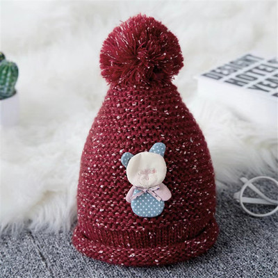 Есенно-зимна унисекс шапка с 3D декорация в пет цвята