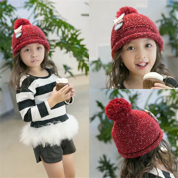 Есенно-зимна унисекс шапка с 3D декорация в пет цвята