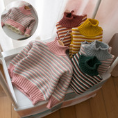 Топъл зимен пуловер за момичета на райе с поло яка