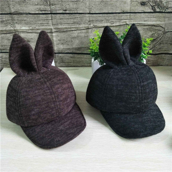 Детска ежедневна унисекс  шапка с козирка и ушички в три цвята