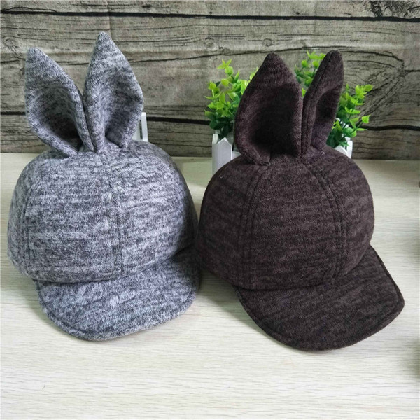 Детска ежедневна унисекс  шапка с козирка и ушички в три цвята