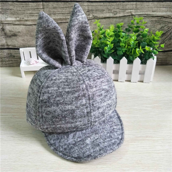 Детска ежедневна унисекс  шапка с козирка и ушички в три цвята