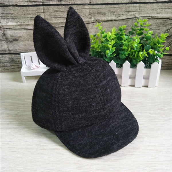 Детска ежедневна унисекс  шапка с козирка и ушички в три цвята