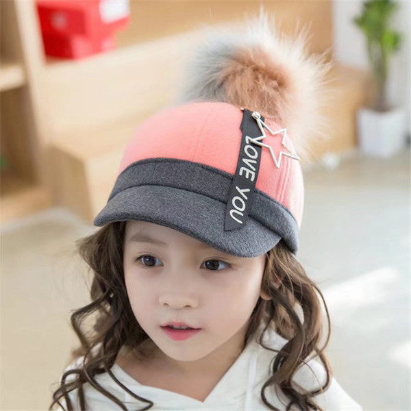 Καθημερινό παιδικό καπέλο με ενδιαφέρουσα επιγραφή και εφαρμογή, κουκούλα και χνούδι σε τέσσερα χρώματα