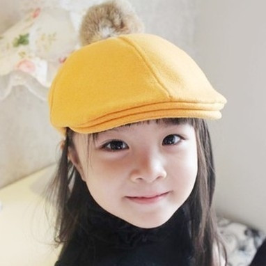Стилна детска шапка за момичета тип барета с пухче в пет цвята
