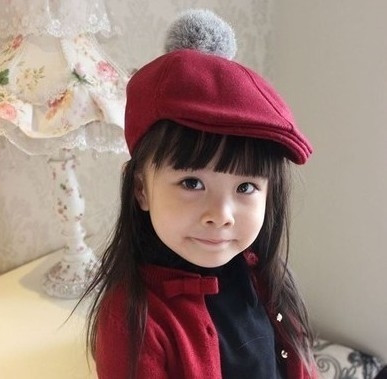 Стилна детска шапка за момичета тип барета с пухче в пет цвята