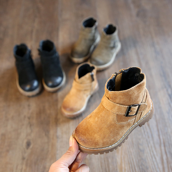 Παιδικά χειμωνιάτικα μπότες για κορίτσια σε τρία χρώματα με ιμάντα και ανθεκτική σόλα