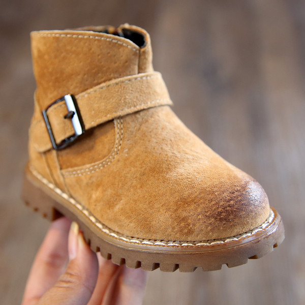 Παιδικά χειμωνιάτικα μπότες για κορίτσια σε τρία χρώματα με ιμάντα και ανθεκτική σόλα