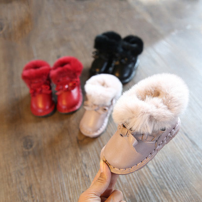 Παιδικές μπότες για κορίτσια σε τρία χαριτωμένα χρώματα