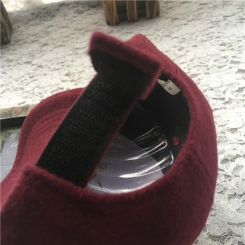 Αθλητικό καπέλο unisex με γείσο σε γκρι, μπορντό και μαύρο χρώμα