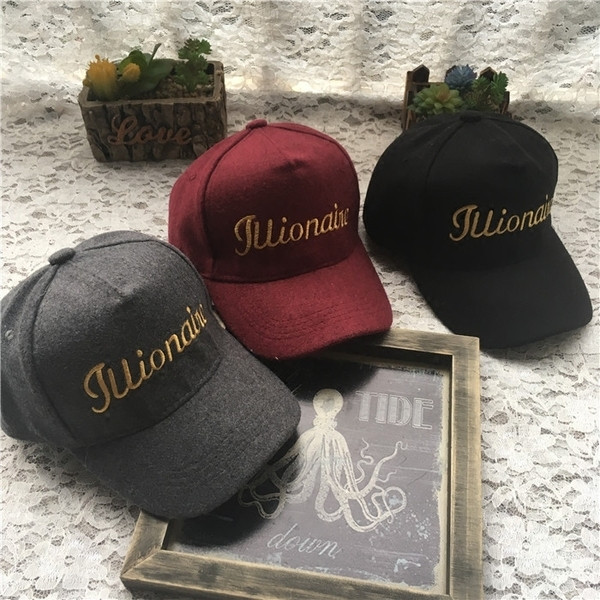 Спортна детска унисекс шапка с козирка и надпис в сив,бордо и черен цвят