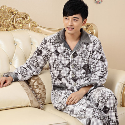 Πλούσια πιτζάμα σε δύο διαφορετικά χρώματα για τον ίδιο και την