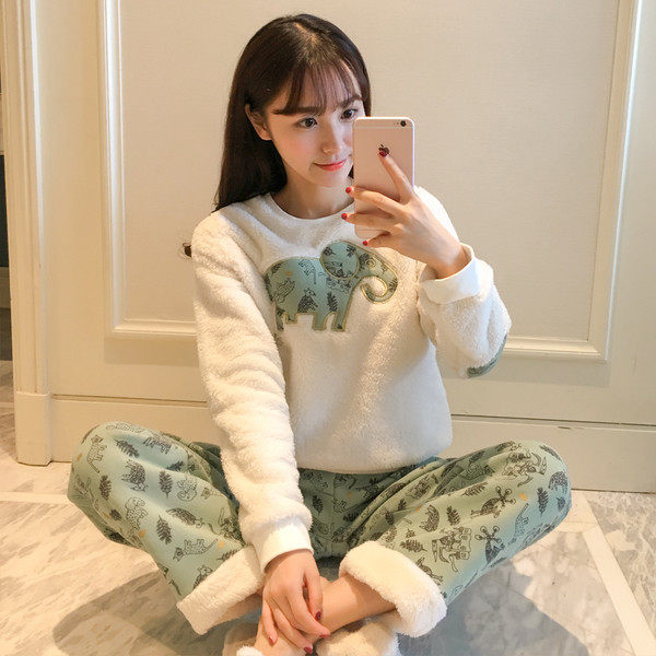 Χειμερινές χειροποίητες πιτζάμες σε πολλά χρώματα