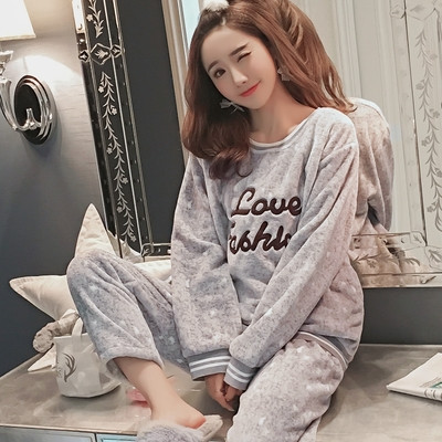 Стилна дамска плюшена пижама в много модели и цветове