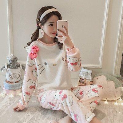 Стилна дамска плюшена пижама в много модели и цветове