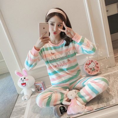 Стилна дамска плюшена пижама в много модели и цветове