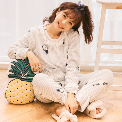 Δύο κομμάτια πιτζάμες κατάλληλες για το φθινόπωρο και το χειμώνα