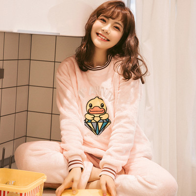 Δύο κομμάτια πιτζάμες κατάλληλες για το φθινόπωρο και το χειμώνα