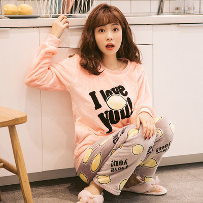 Δύο κομμάτια πιτζάμες κατάλληλες για το φθινόπωρο και το χειμώνα