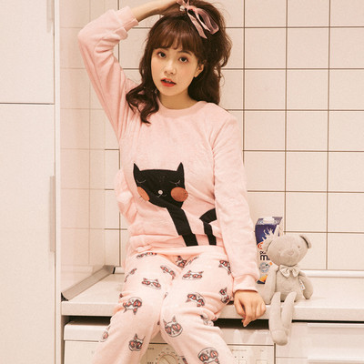 Δύο κομμάτια πιτζάμες κατάλληλες για το φθινόπωρο και το χειμώνα