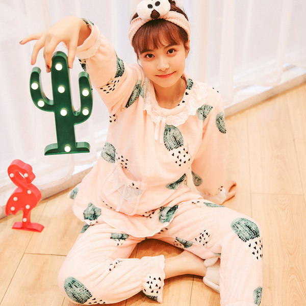 Δύο κομμάτια πιτζάμες κατάλληλες για το φθινόπωρο και το χειμώνα