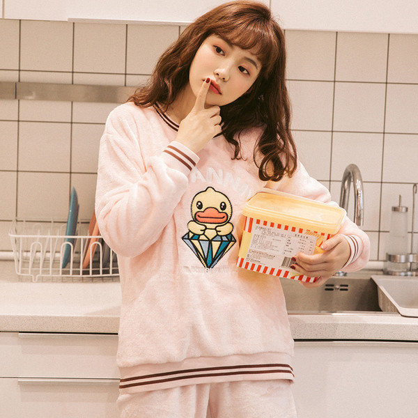 Πλούσια ροζ πιτζάμες με εφαρμογή