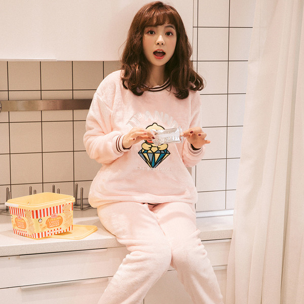 Πλούσια ροζ πιτζάμες με εφαρμογή