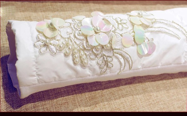 Μοντέρνο χειμερινό σετ τριών τεμαχίων - παχιά μπλούζα χωρίς μανίκια, ζεστό μπουφάν και παντελόνι με κομψή διακόσμηση