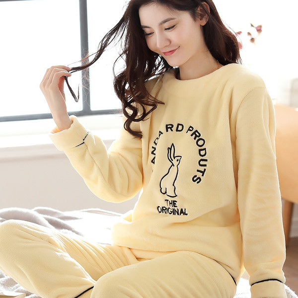 Κυρίες ζεστές πιτζάμες σε διάφορα χρώματα με εφαρμογές