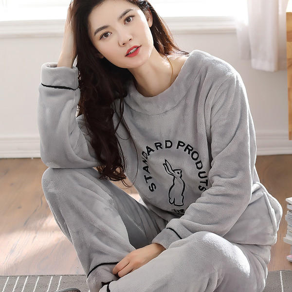 Κυρίες ζεστές πιτζάμες σε διάφορα χρώματα με εφαρμογές