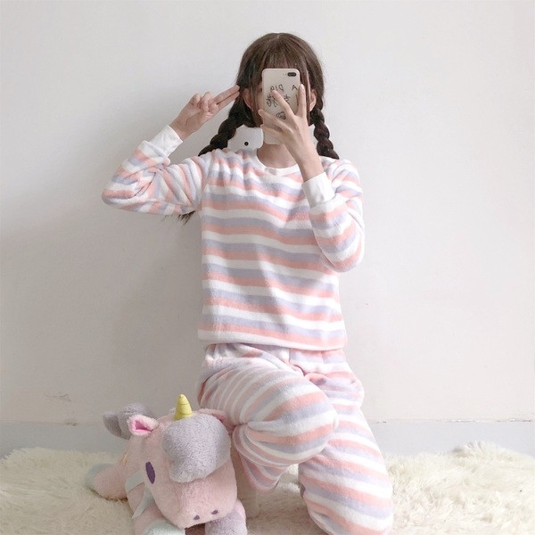 Γυναικείες  ζεστές ριγέ πιτζάμες σε διάφορα χρώματα