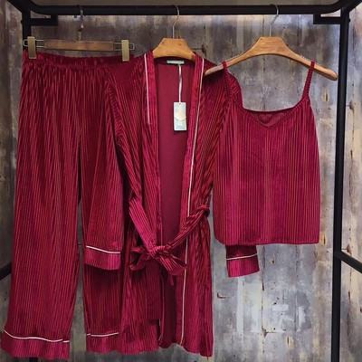 Κομψές κυρίες πιτζάμες σε τρία μέρη και σε τέσσερα χρώματα