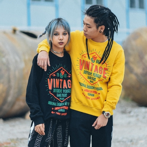 Μαύρο και κίτρινο σακάκι ανδρών με επιγραφές