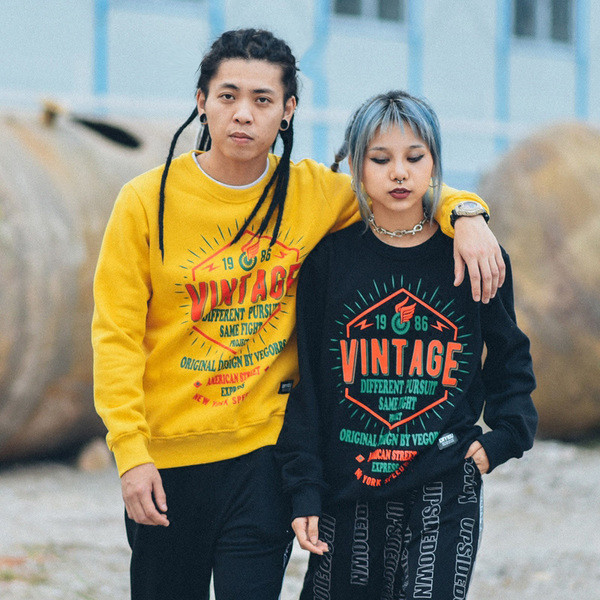 Μαύρο και κίτρινο σακάκι ανδρών με επιγραφές