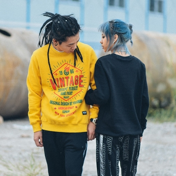 Μαύρο και κίτρινο σακάκι ανδρών με επιγραφές