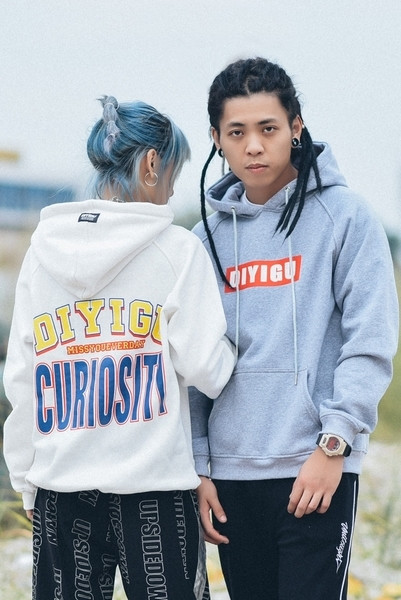 Αθλητισμός Φθινόπωρο-Χειμερινό φούτερ - Unisex με πολύχρωμες επιγραφές