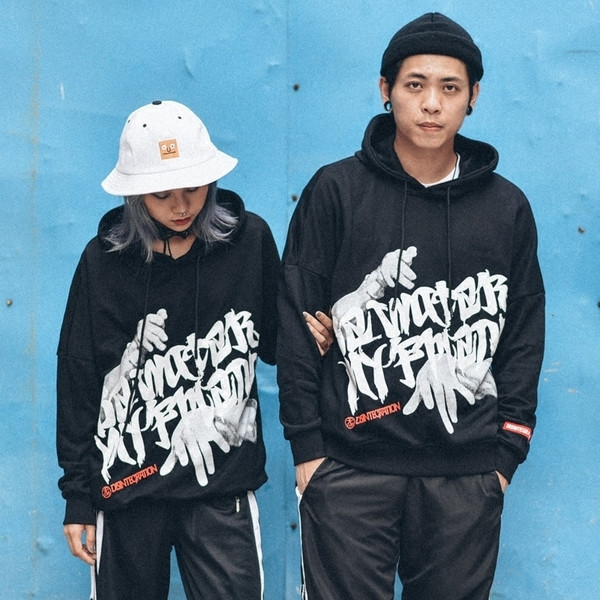 Μαύρο αθλητικό φούτερ ανδρών με επιγραφή