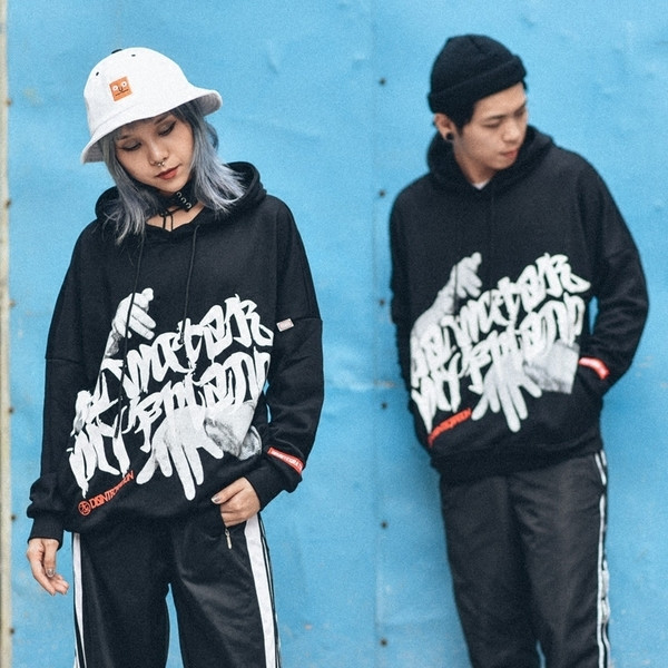 Μαύρο αθλητικό φούτερ ανδρών με επιγραφή