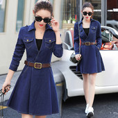 Μοντέρνο φόρεμα από denim γυναικών με βαθύ ντεκολτέ