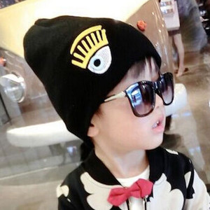 Παιδικό καπέλο χειμώνα σε πολλά διαφορετικά μοντέλα με ενδιαφέρουσα κίνηση