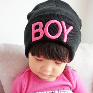 Παιδικό καπέλο χειμώνα σε πολλά διαφορετικά μοντέλα με ενδιαφέρουσα κίνηση