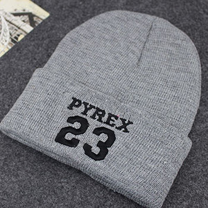 Παιδικό καπέλο χειμώνα σε πολλά διαφορετικά μοντέλα με ενδιαφέρουσα κίνηση