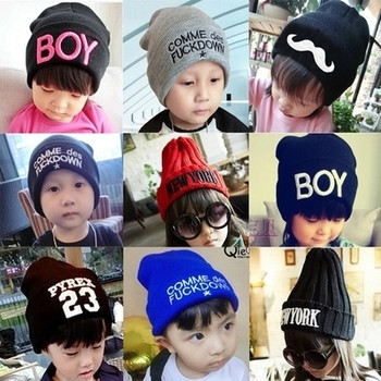 Παιδικό καπέλο χειμώνα σε πολλά διαφορετικά μοντέλα με ενδιαφέρουσα κίνηση